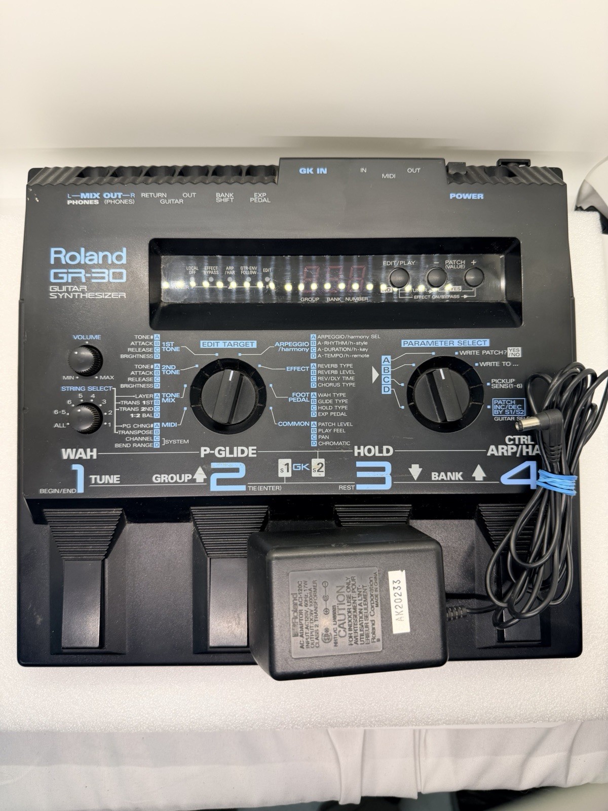Roland GR-30 Guitar Synthesizer Processor Multi Effects Pedal w/ Power Supply
