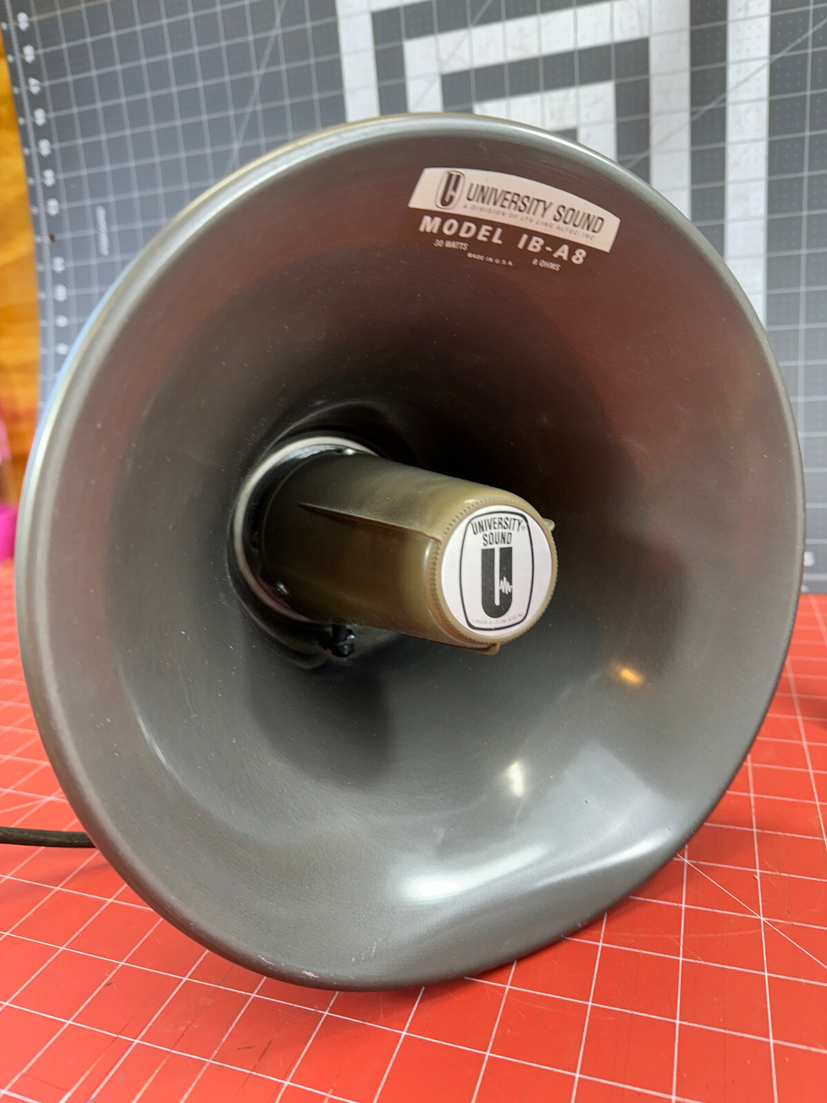University Sound IB-A8 Loud Speaker
