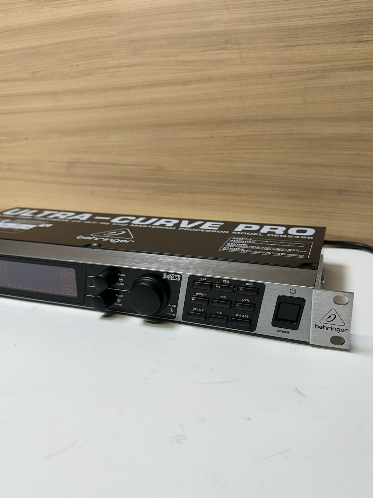 BEHRINGER ULTRA CURVE PRO DEQ2496 2-CHANNEL EQUALIZER & MASTERING PROCESSOR