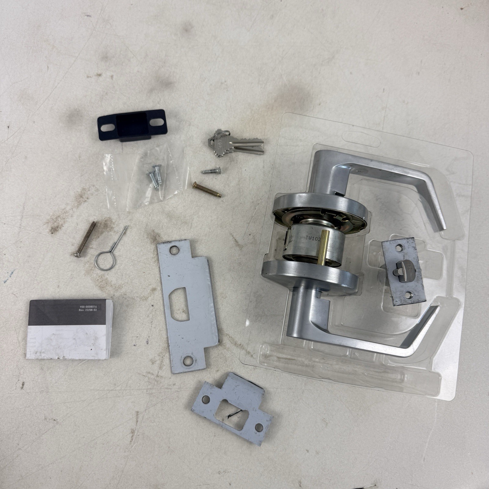 Universal Hardware Commercial Flat Lever Keyed Entry Satin Chrome UH40019 (OB)