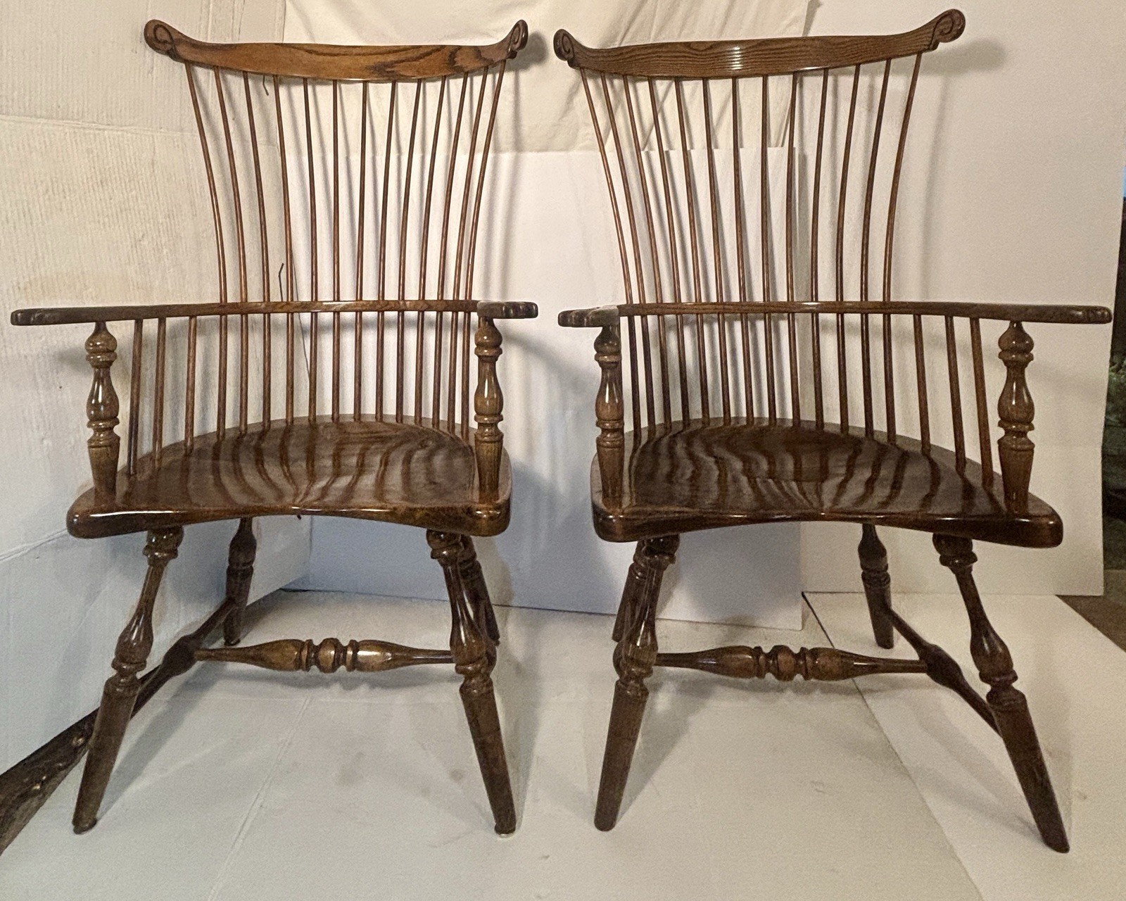 Pair Frederick Duckloe Gentleman’s Comb Back Windsor Armchairs Carved Knuckles