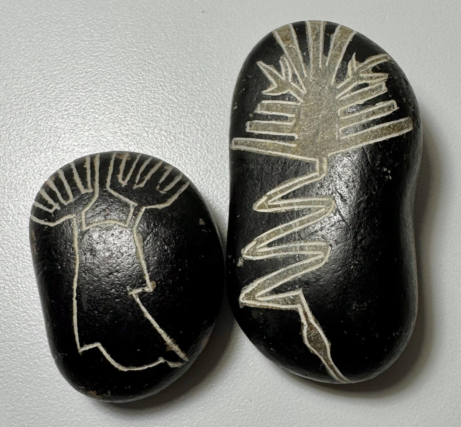 Set Of Two Peruvian Black Stone Hummingbird And Hand Design Nazca Lines