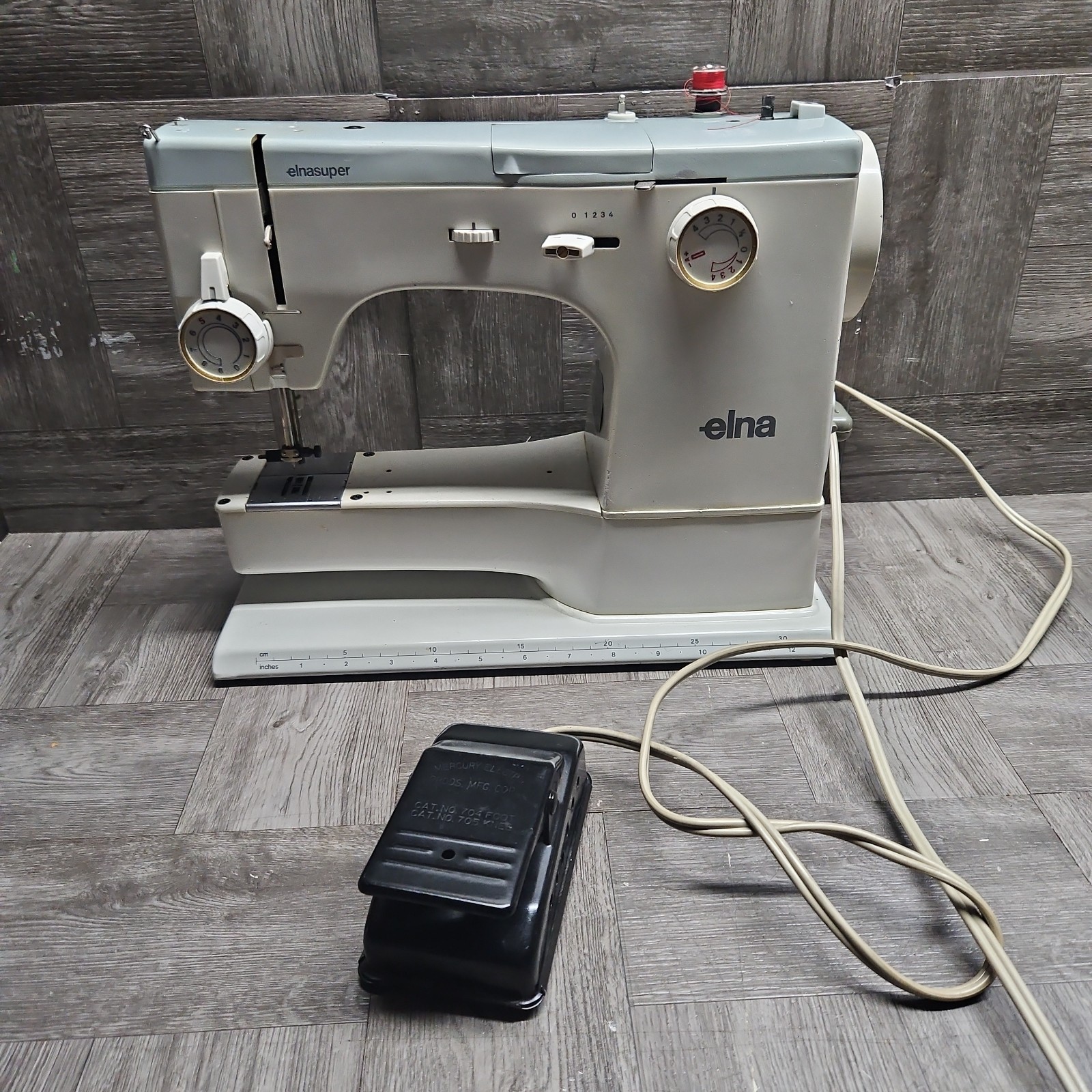 Vintage Elna SU Sewing Machine Swiss Made Tested Working Smoothly w/Foot Pedal