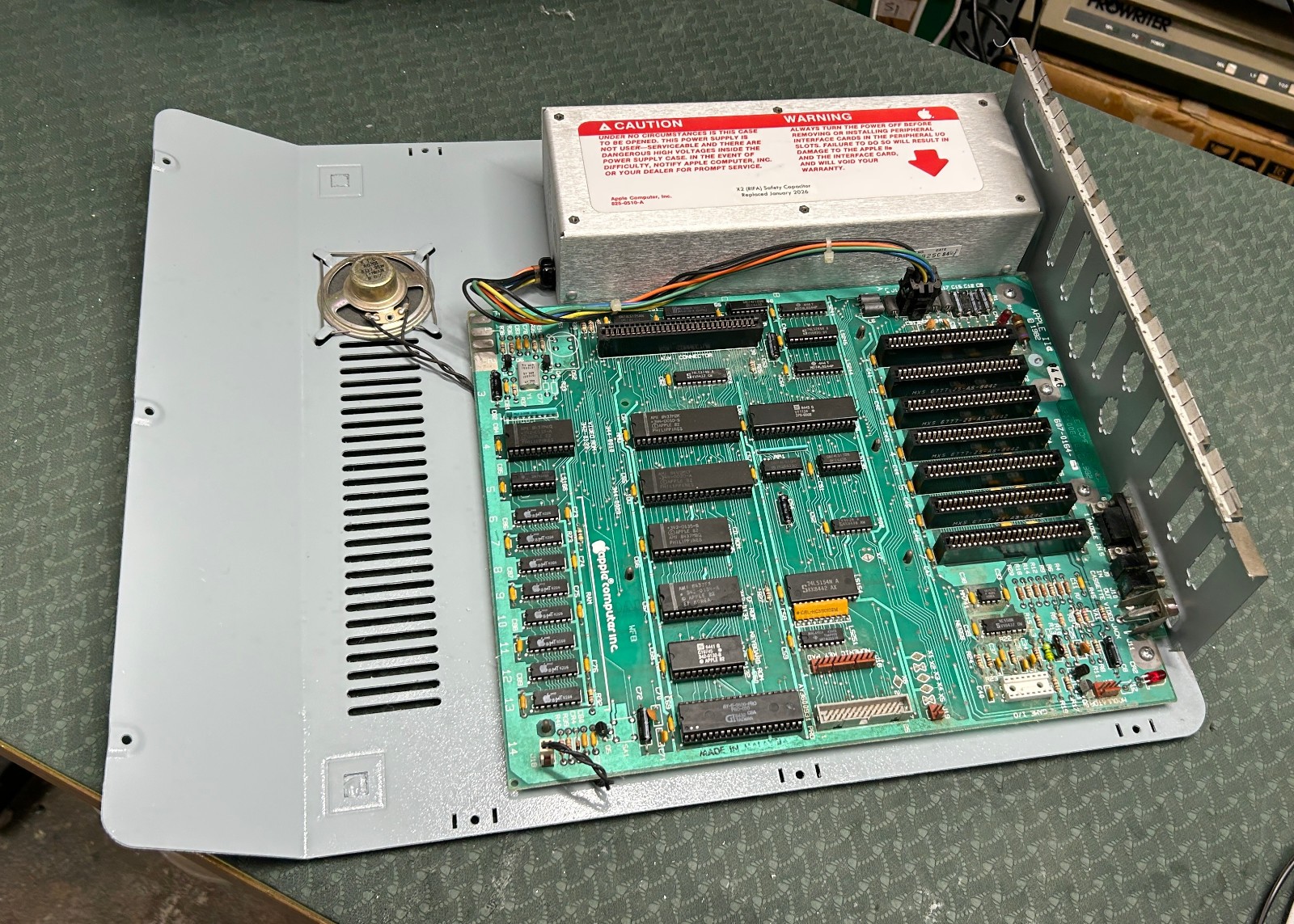 Apple IIe, 1984, SSC, Disk I/O, 64K/80Col, Unidisk, Software