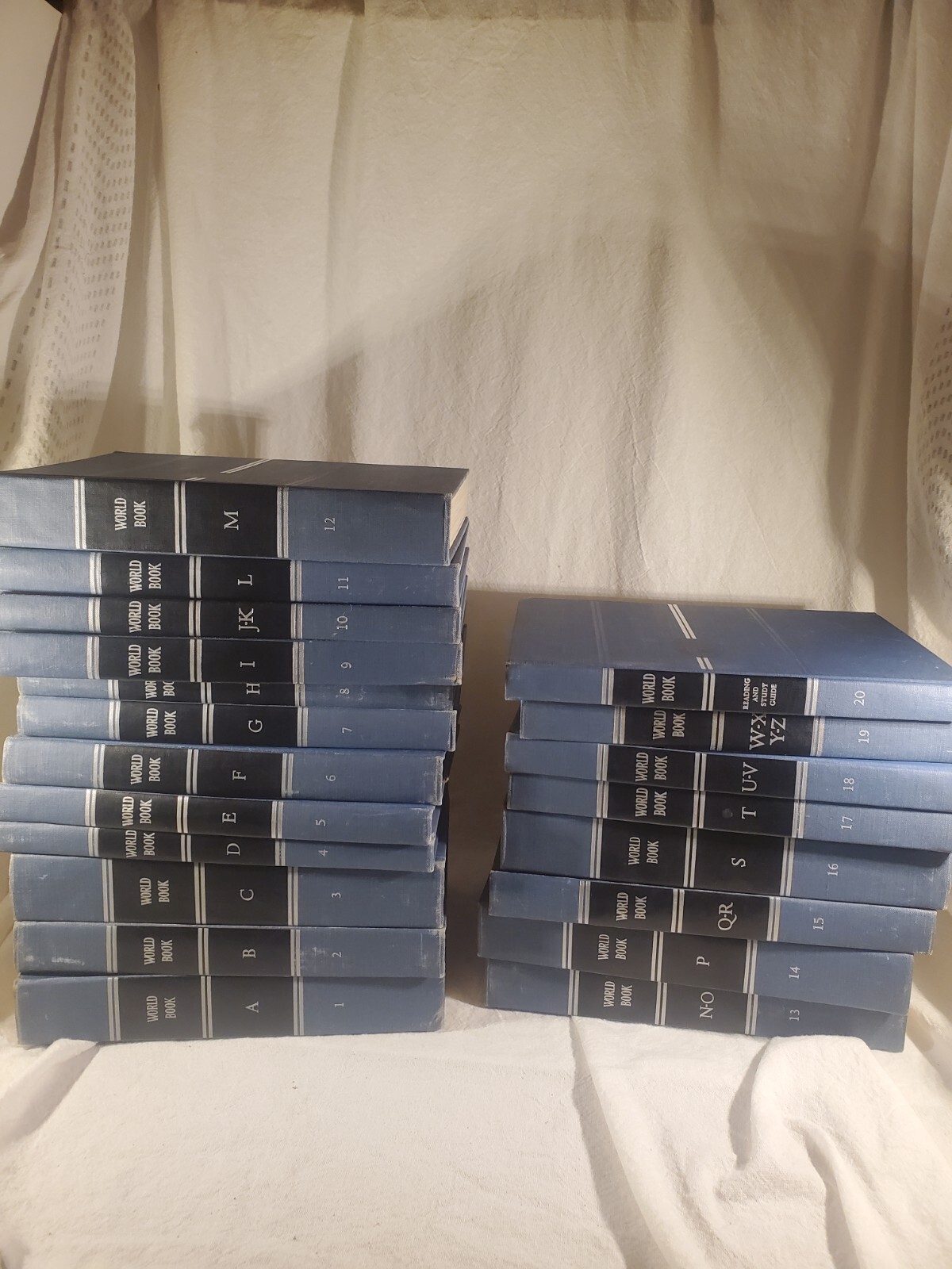 The World Book encyclopedia 1962 navy. Selling individual. See description