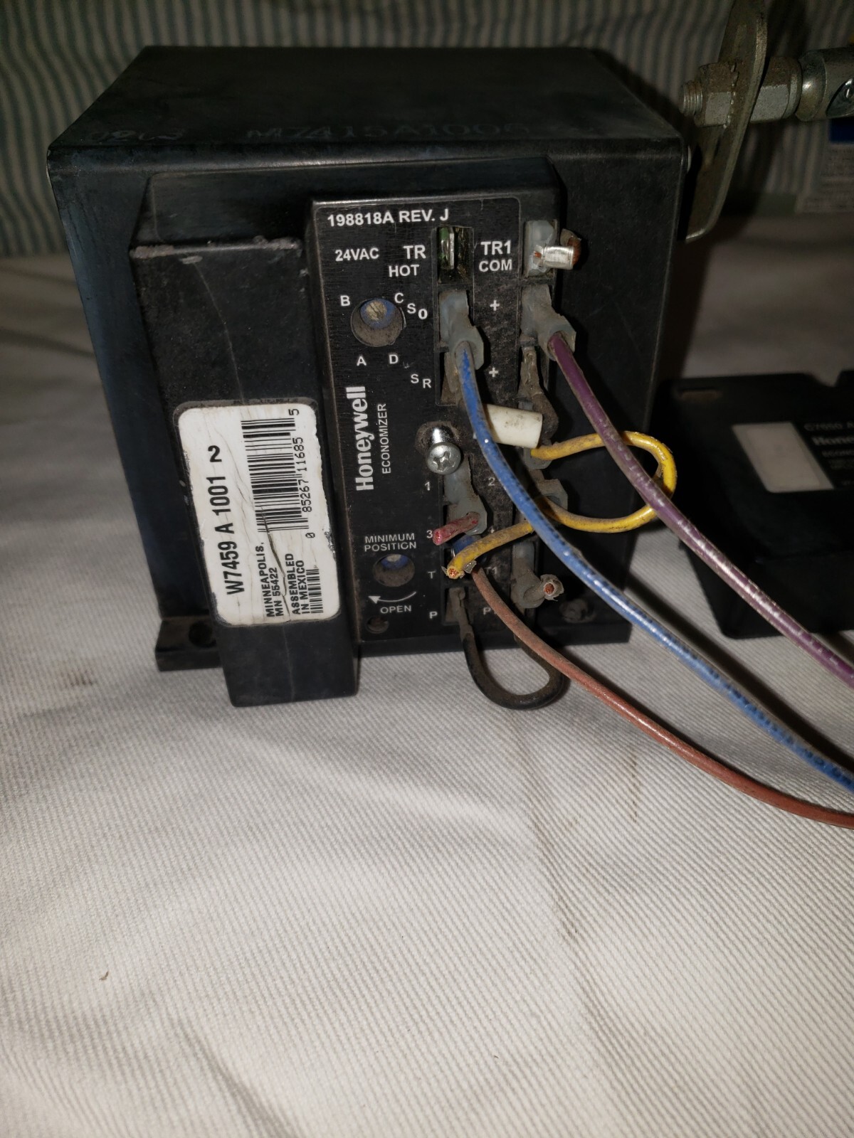Honeywell M7415A1006 Damper Actuator Economizer Modulating Control 24V