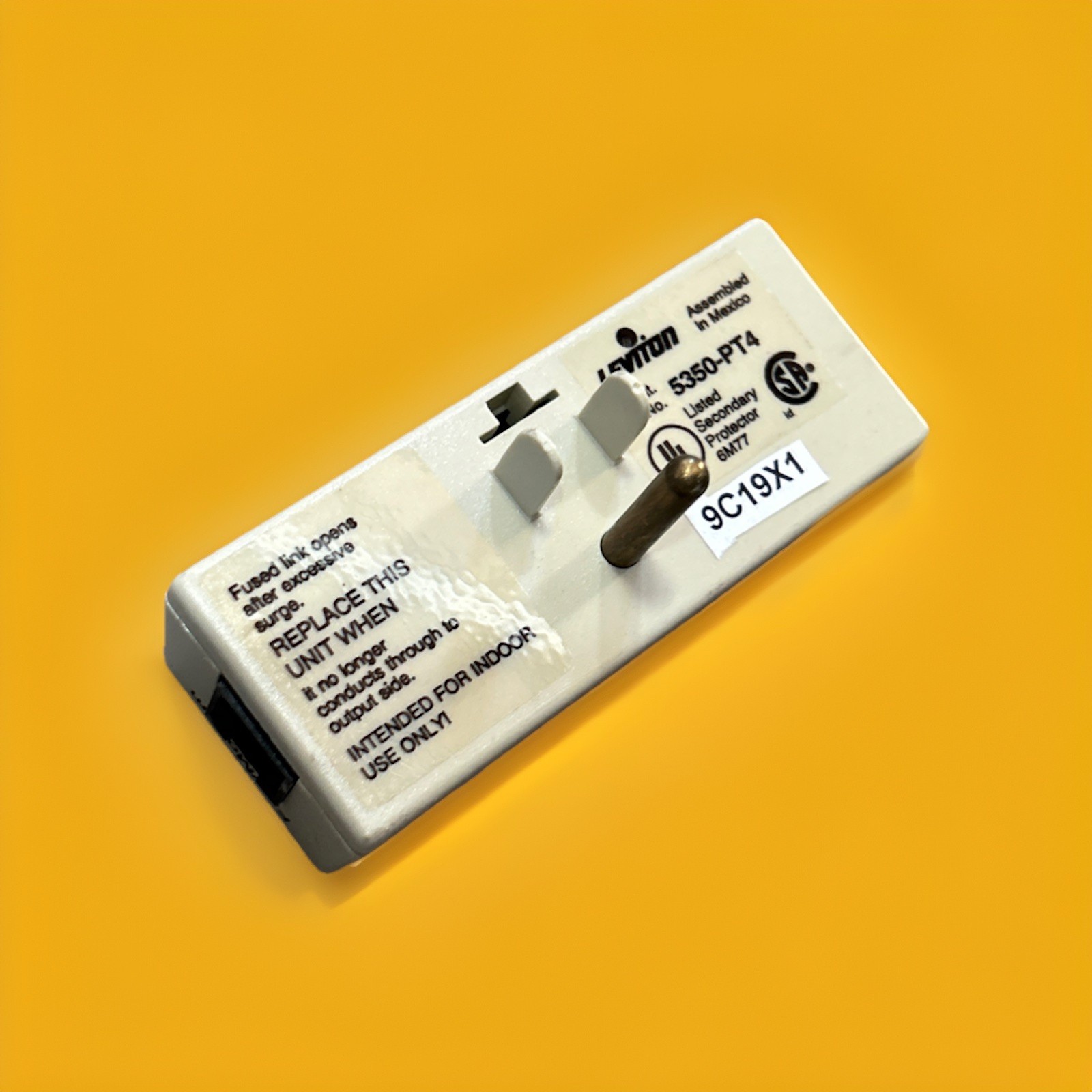 🔥(AN) ***QTY 2*** Leviton 5350-PT4 Telephone Line Surge Protector RJ-11 Plug-In