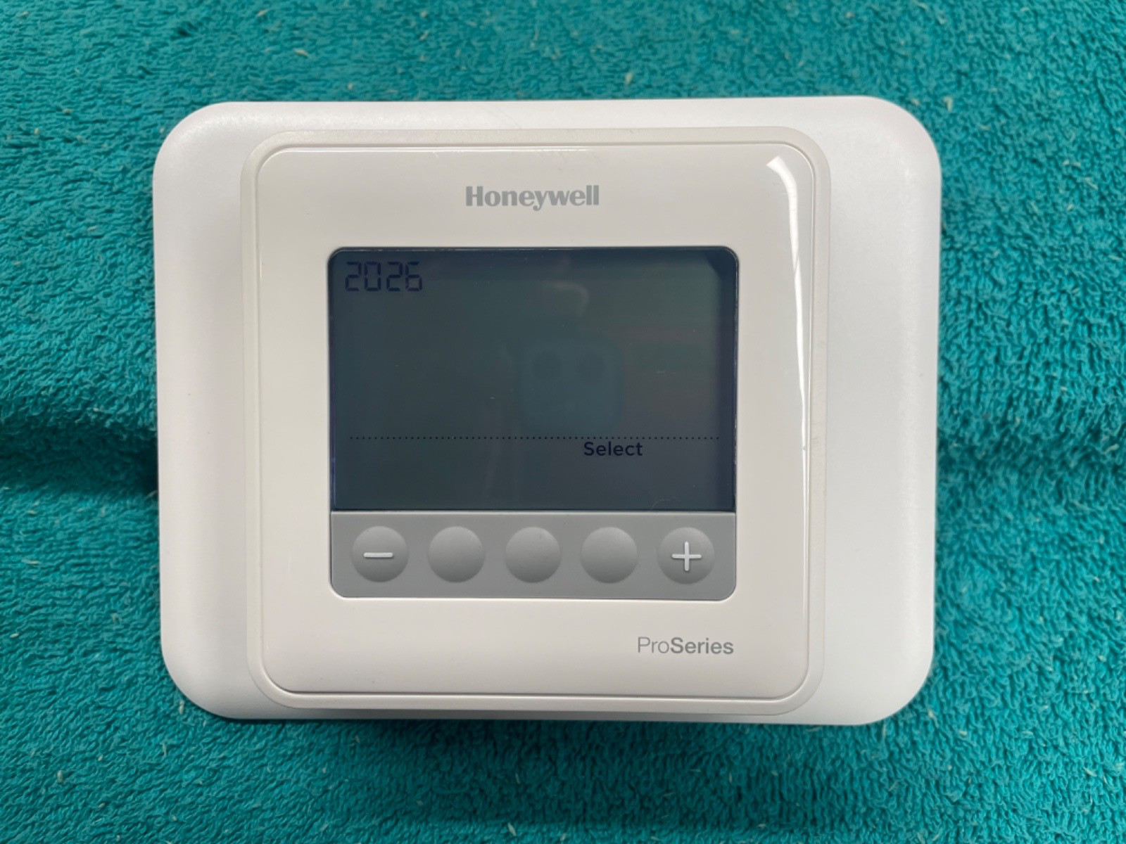 NEW Honeywell TH4110U2005 T4 Pro-series Programable Thermostat