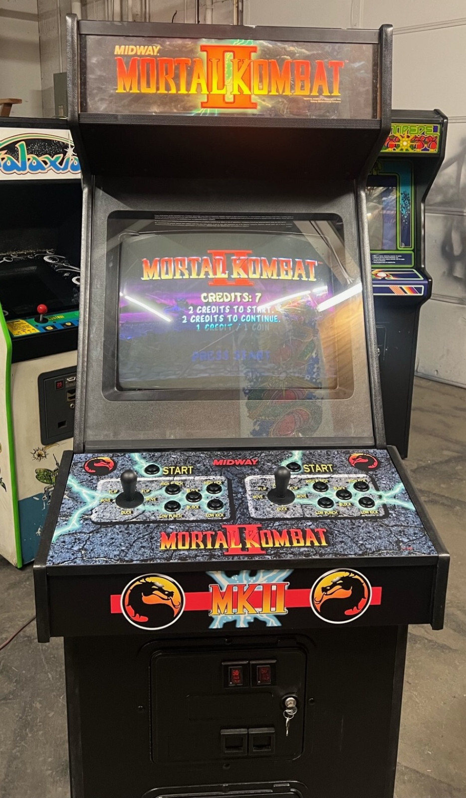 MORTAL KOMBAT II ARCADE MACHINE by MIDWAY 1993 (Excellent Condition)