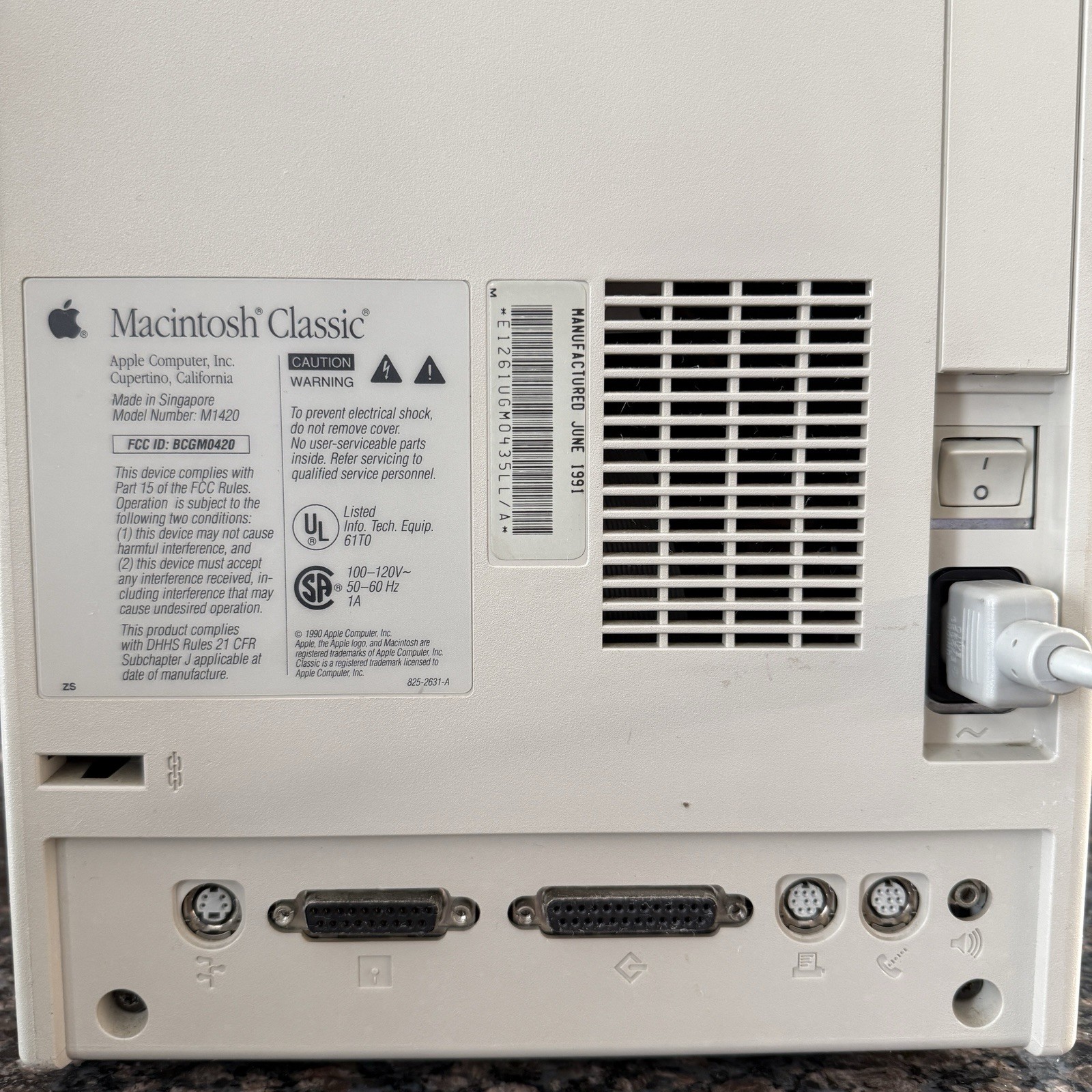 Apple Macintosh Classic 1990 Vintage Computer/Keyboard/Mouse Model M0420