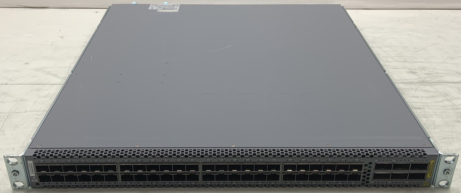 Juniper 48-Port SFP/SFP+ 10GbE 6x40G QSFP+ Uplink 2x PSU | QFX5100-48S-AFI
