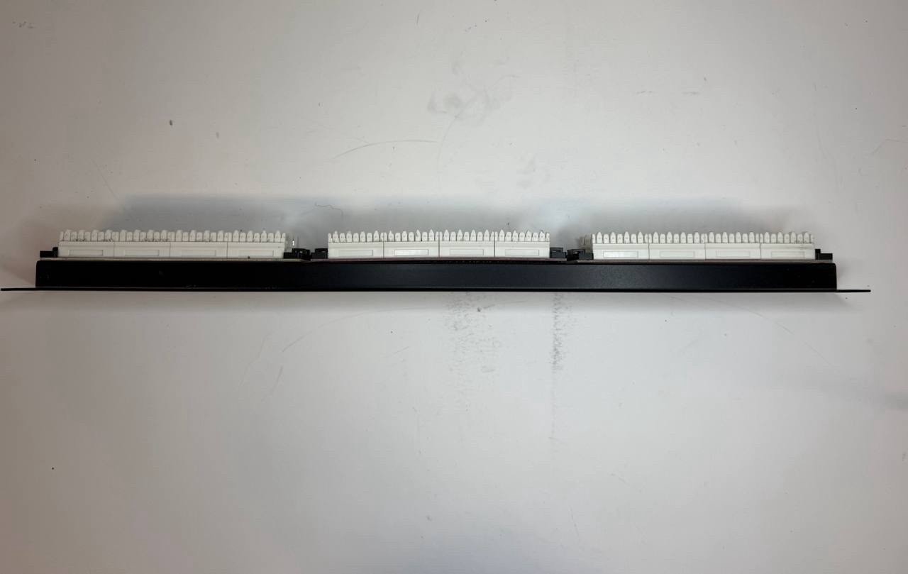24 Port Cat5e Patch Panel 1U Rack Mount RJ45 Ethernet Network Punch Down Panel