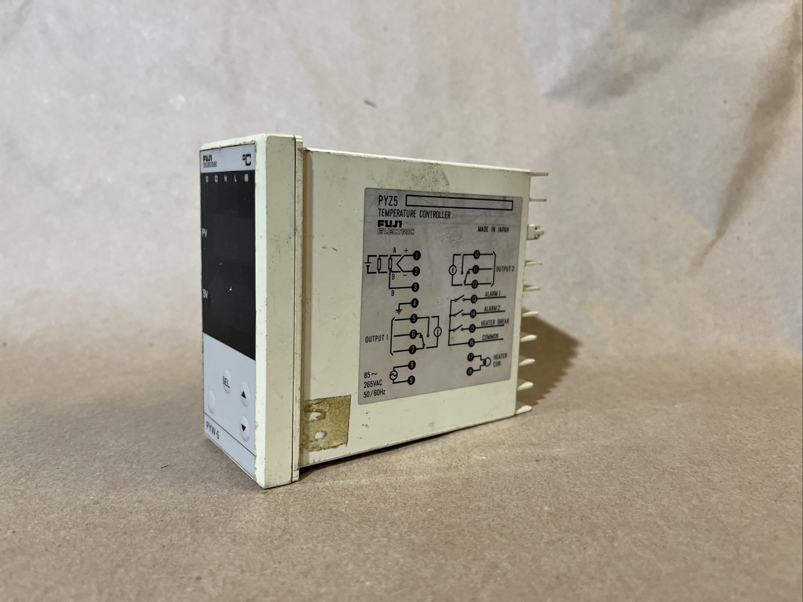Fuji Electric PYW-5 Temperature Controller