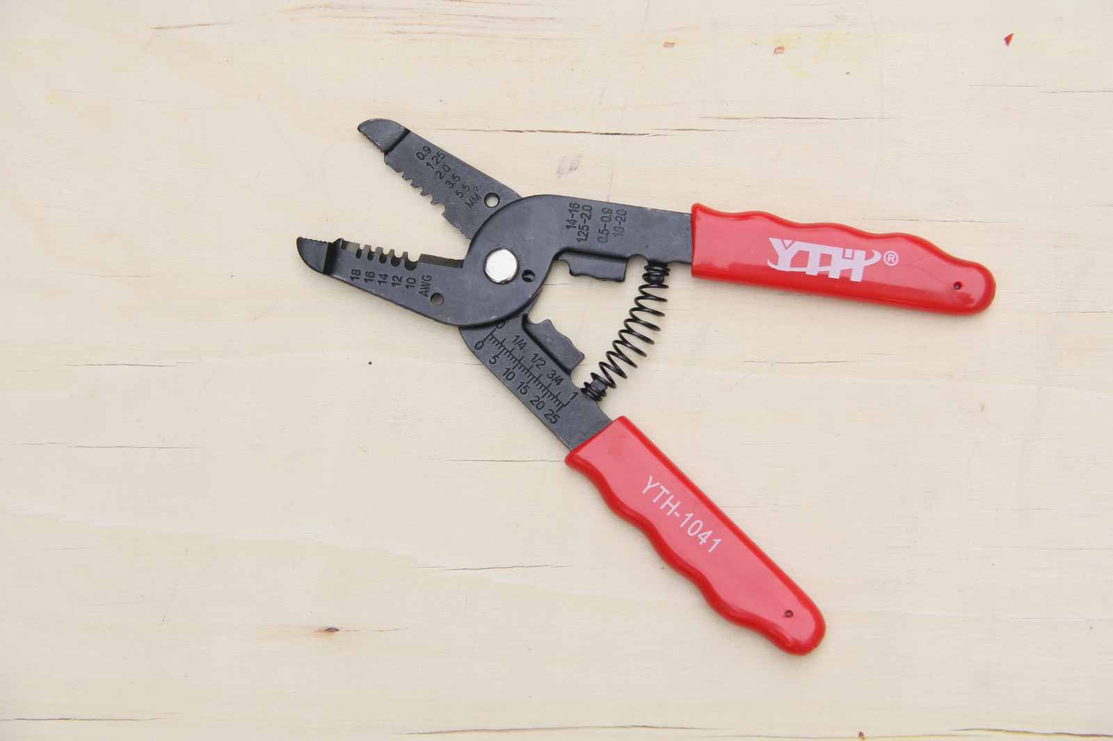 Professional crimping tool / Multi-Tool Wire Stripper-Cutter-Crimper