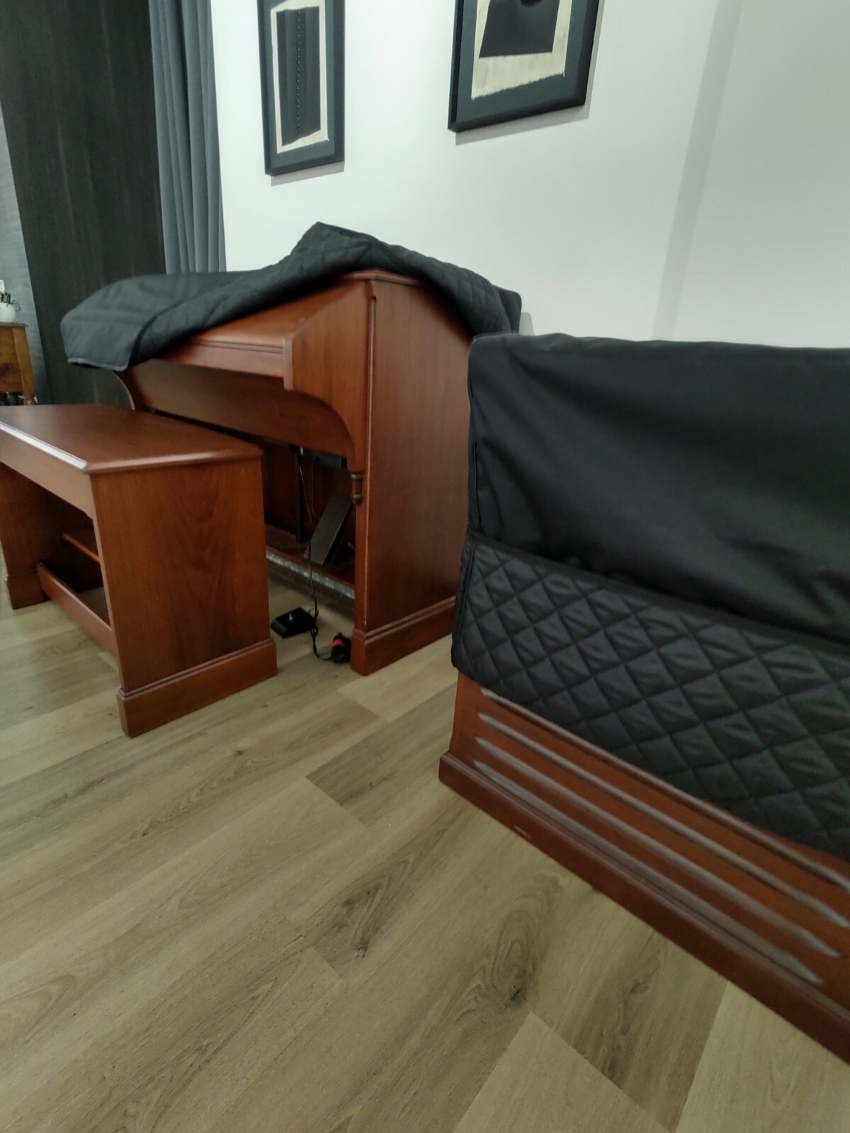 Custom padded cover for LESLIE 3300W (walnut)
