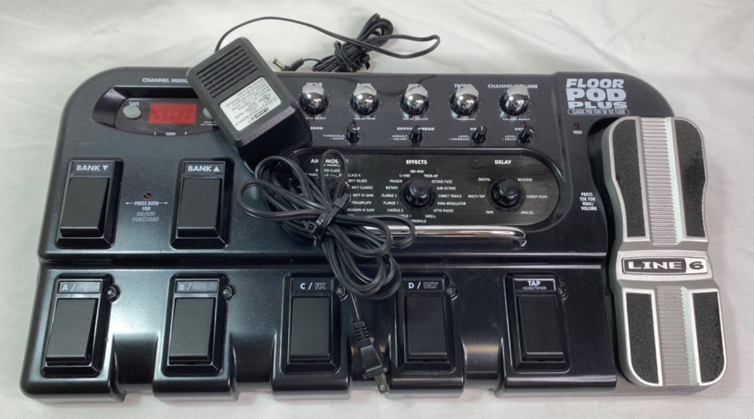 Line 6 Floor POD Plus Guitar Multi Effects Processor Pedal Board