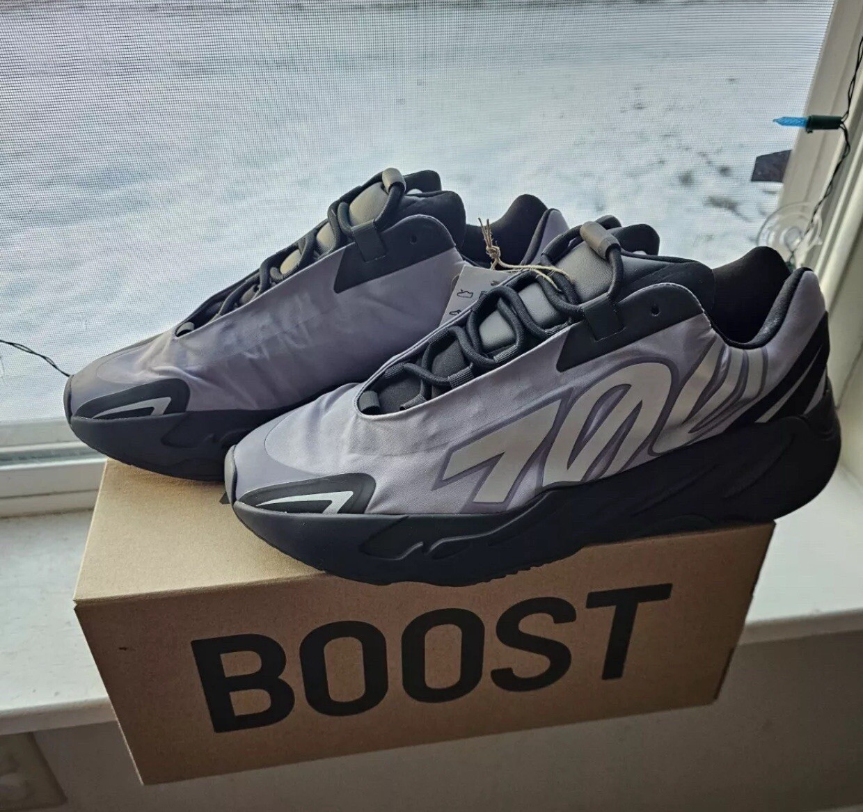 NEW Yeezy 700 MNVN Geode GW9526