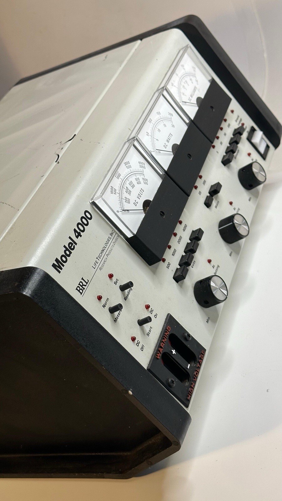 BRL Bethesda Research Labs Model 4000 Electrophoresis Power Supply