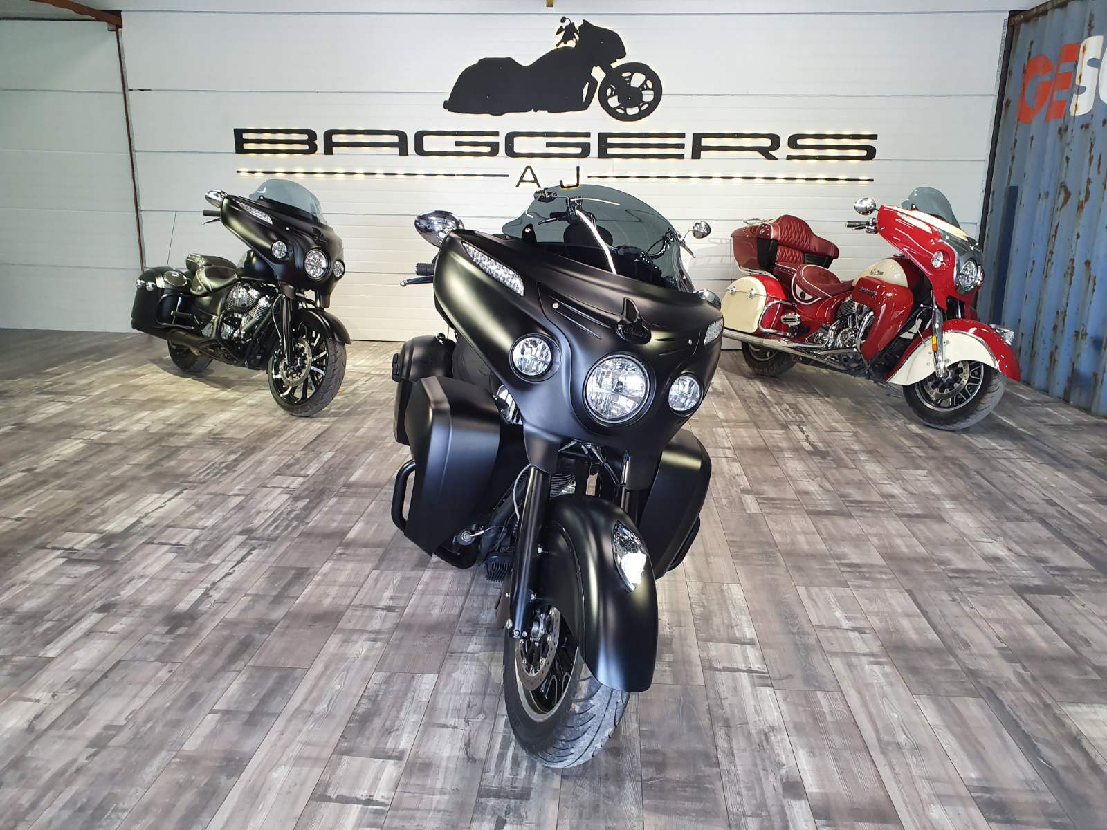 Indian Chieftain, Roadmaster 15-24 Windshield 15" Aero Dark Tinted by AJ_BAGGERS