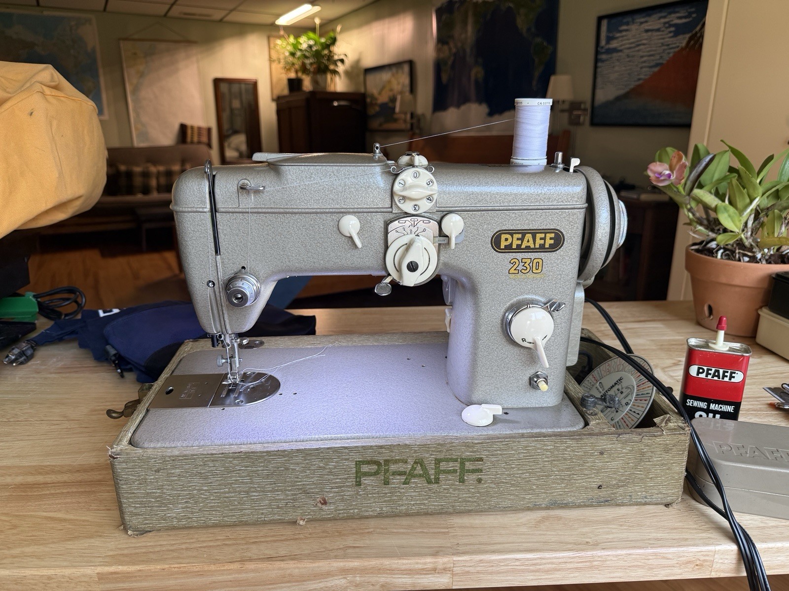 Pfaff 230 Automatic Sewing Machine