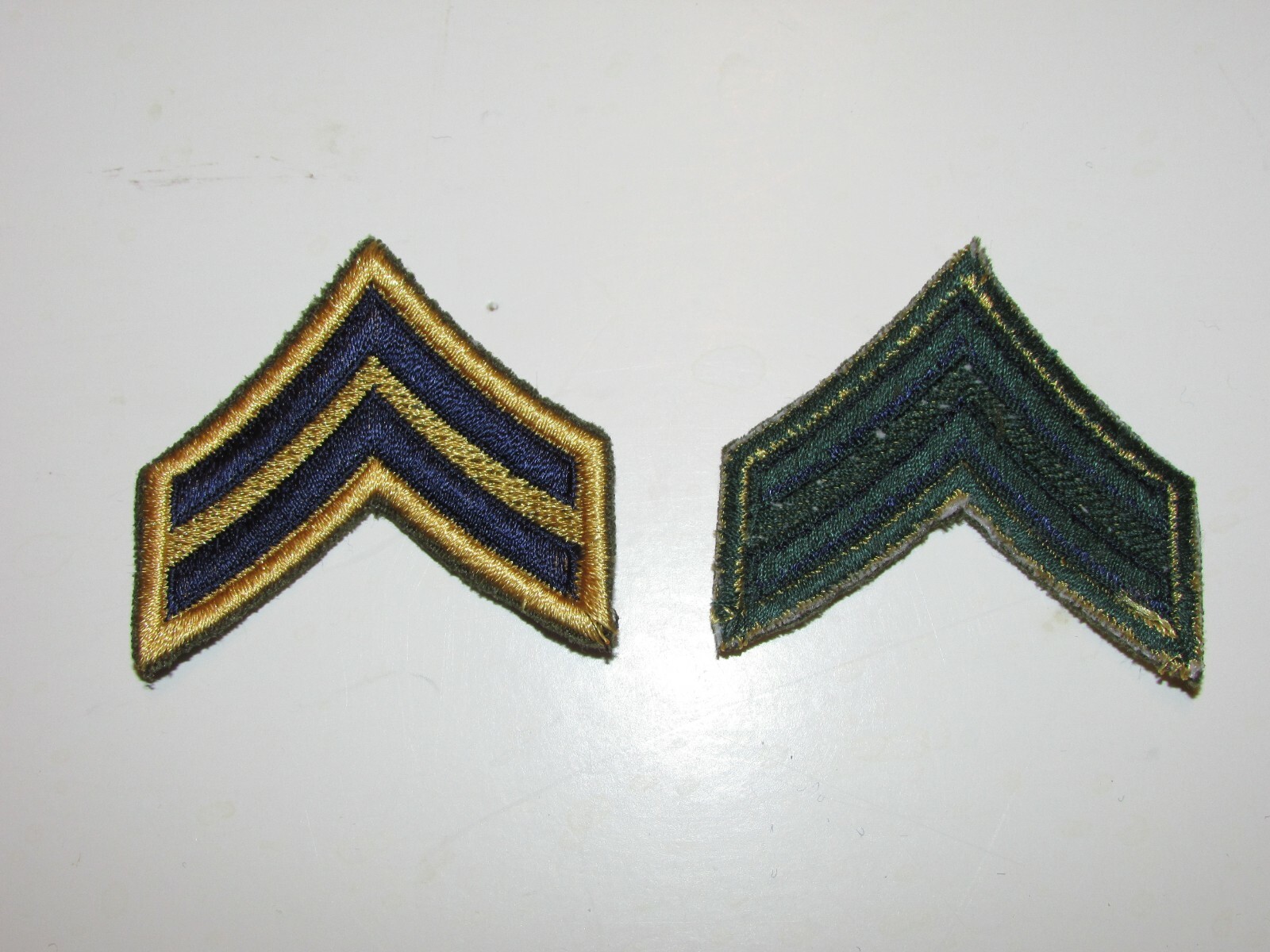 e3150 Korean War Era US Army Chevrons Small Blue/Yellow Corporal pair R1C