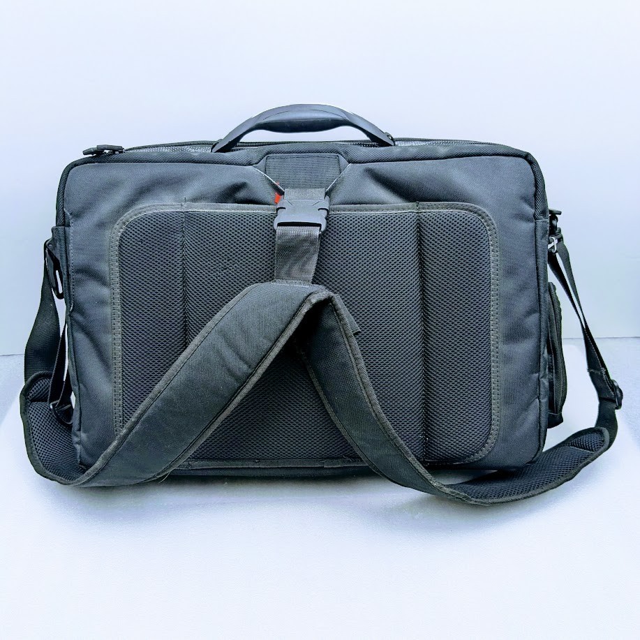 Ogio Technologio, Messenger / Laptop Bag, Two To One Shoulder Strap System, NICE