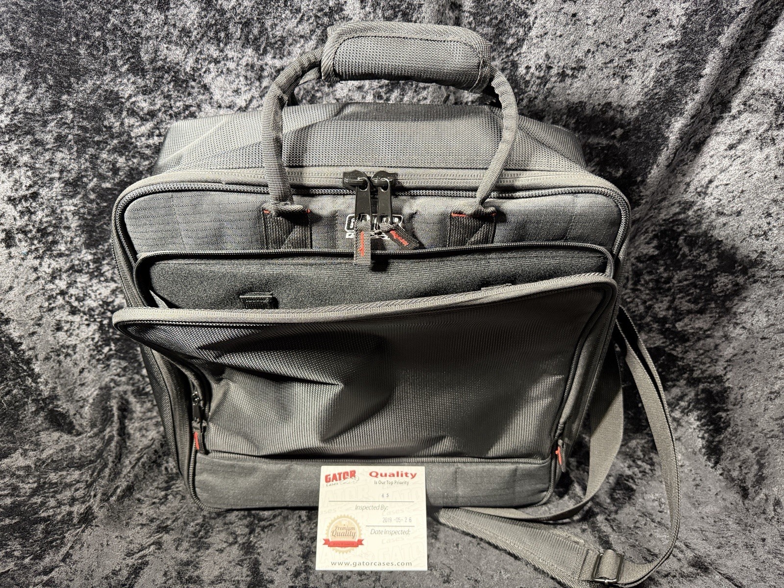 Gator - G-MIXERBAG-1515 - 1Padded Nylon Mixer/Equipment Bag - 15.5 x 15.0 x 5.5"