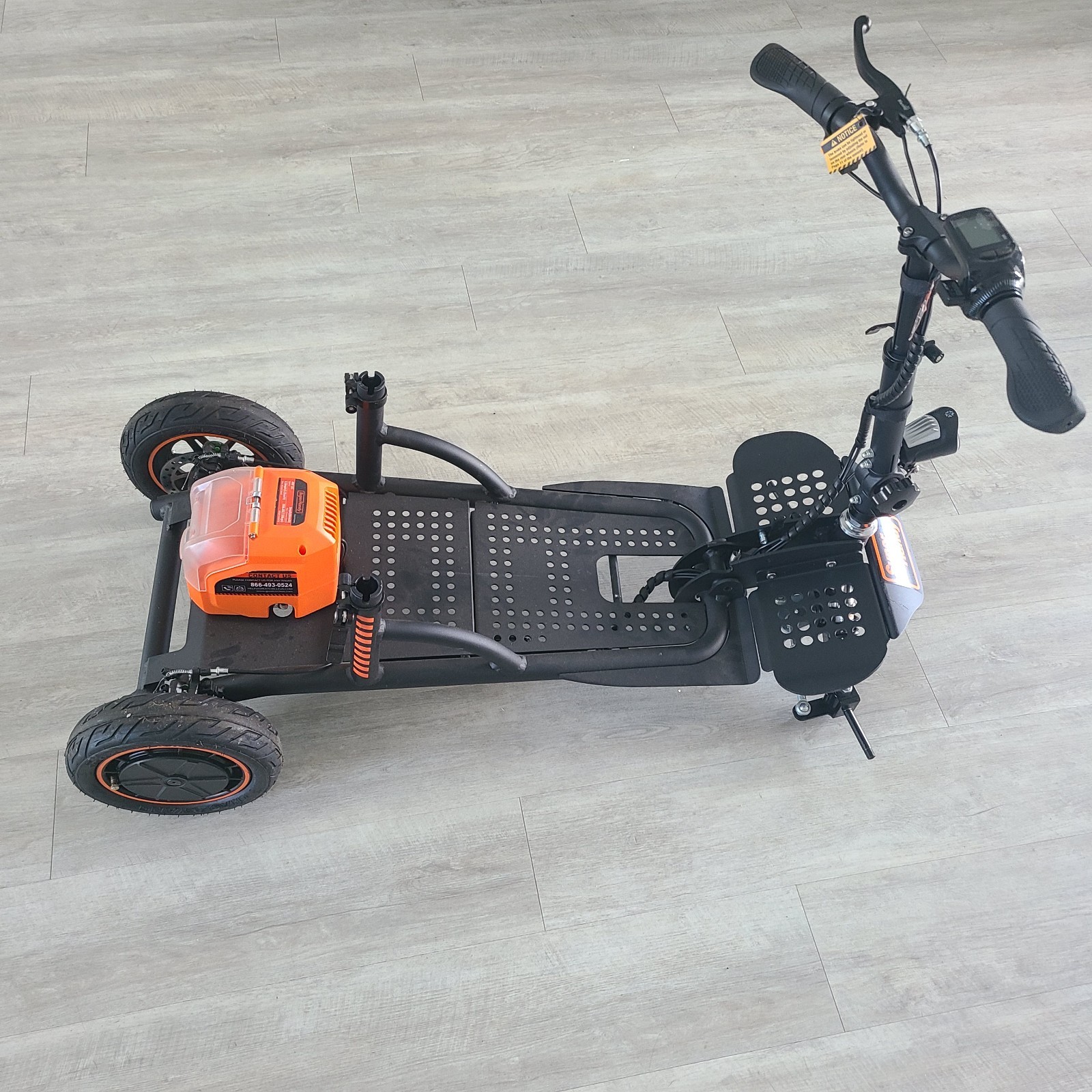 SuperHandy Explorer 4-Wheel Mobility Scooter for PARTS, SEE DESCRIPTION