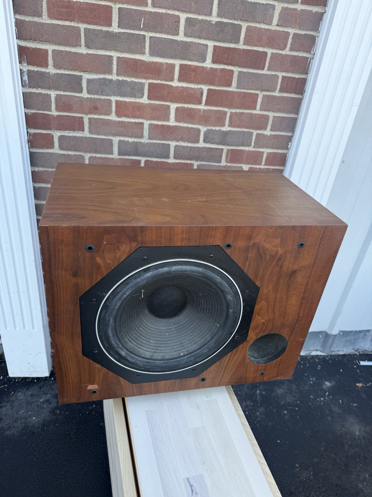 Shure HTS 50SW Home Theater Sound Loudspeaker System Subwoofer Wood Grain