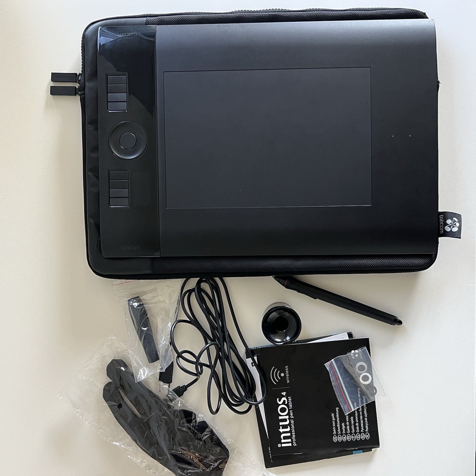 Wacom Intuos 4 Wireless Professional Pen Tablet PTK540WL w/ Pen & Holder & Cable