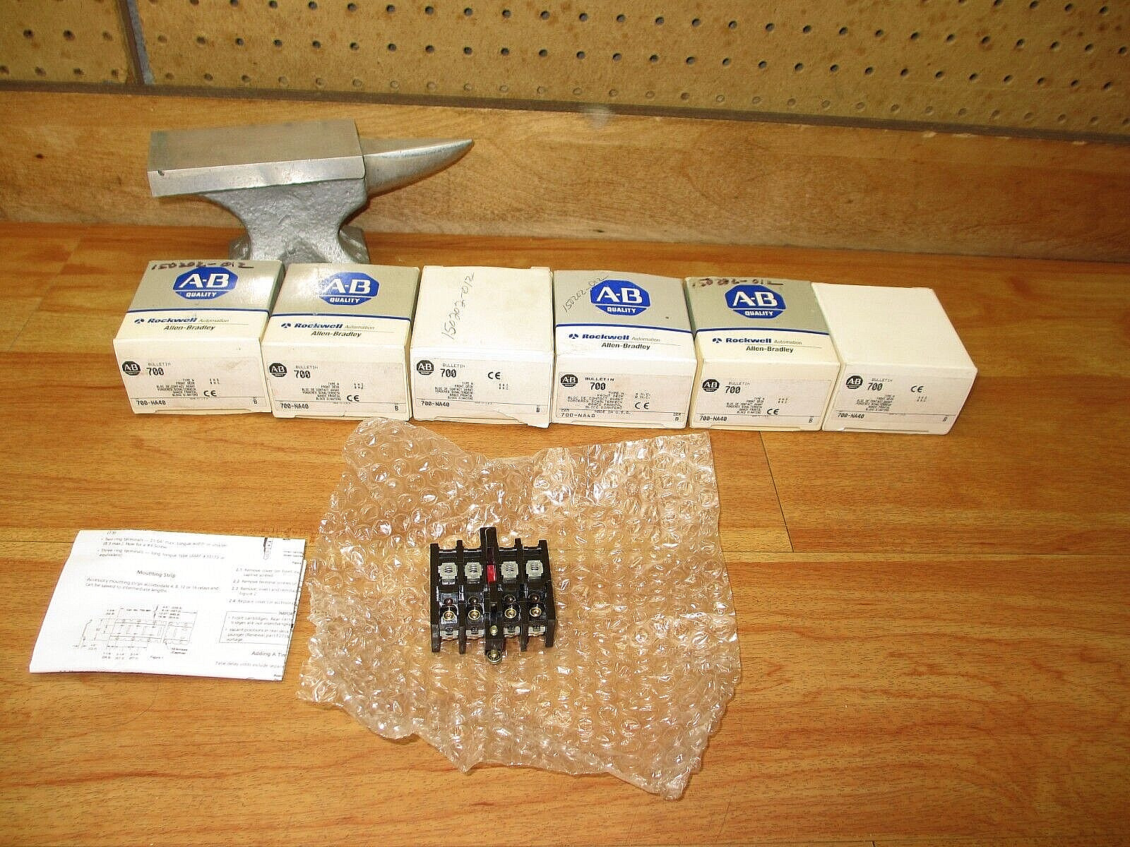 Allen Bradley 700-NA40 (LOT OF 6) *NEW* Front Deck Contact Block