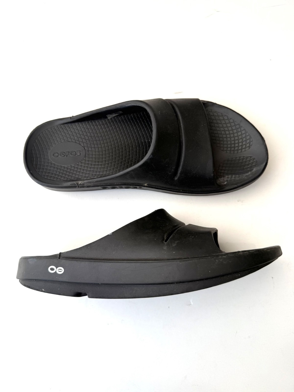 OOFOS $60 Mens 10 Womens 12 Black OOahh Slip On Comfort Recovery Slides Bin 8
