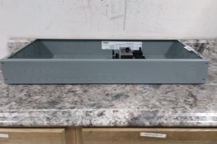 Square D QO124M200P 120/240VAC 200 Amps 24 Space Gray Load Center w/out Cover