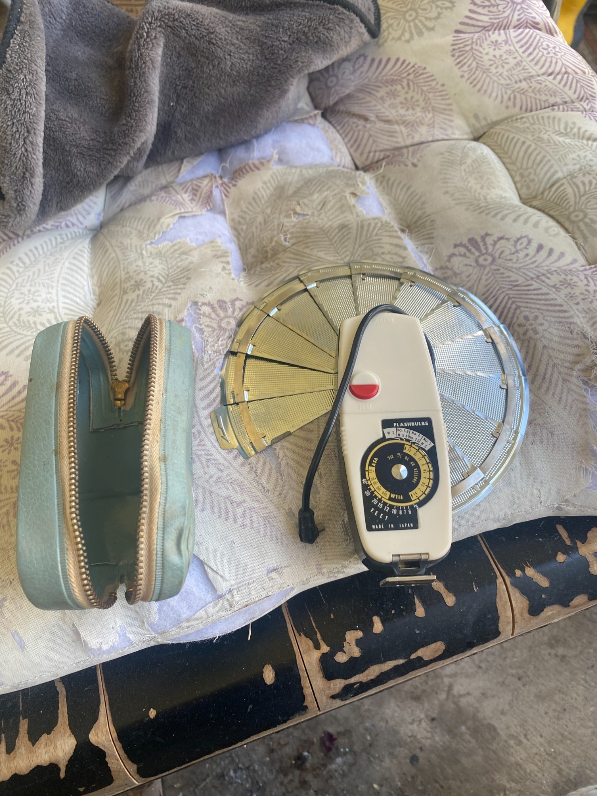 Vintage Popular  Flash with Case