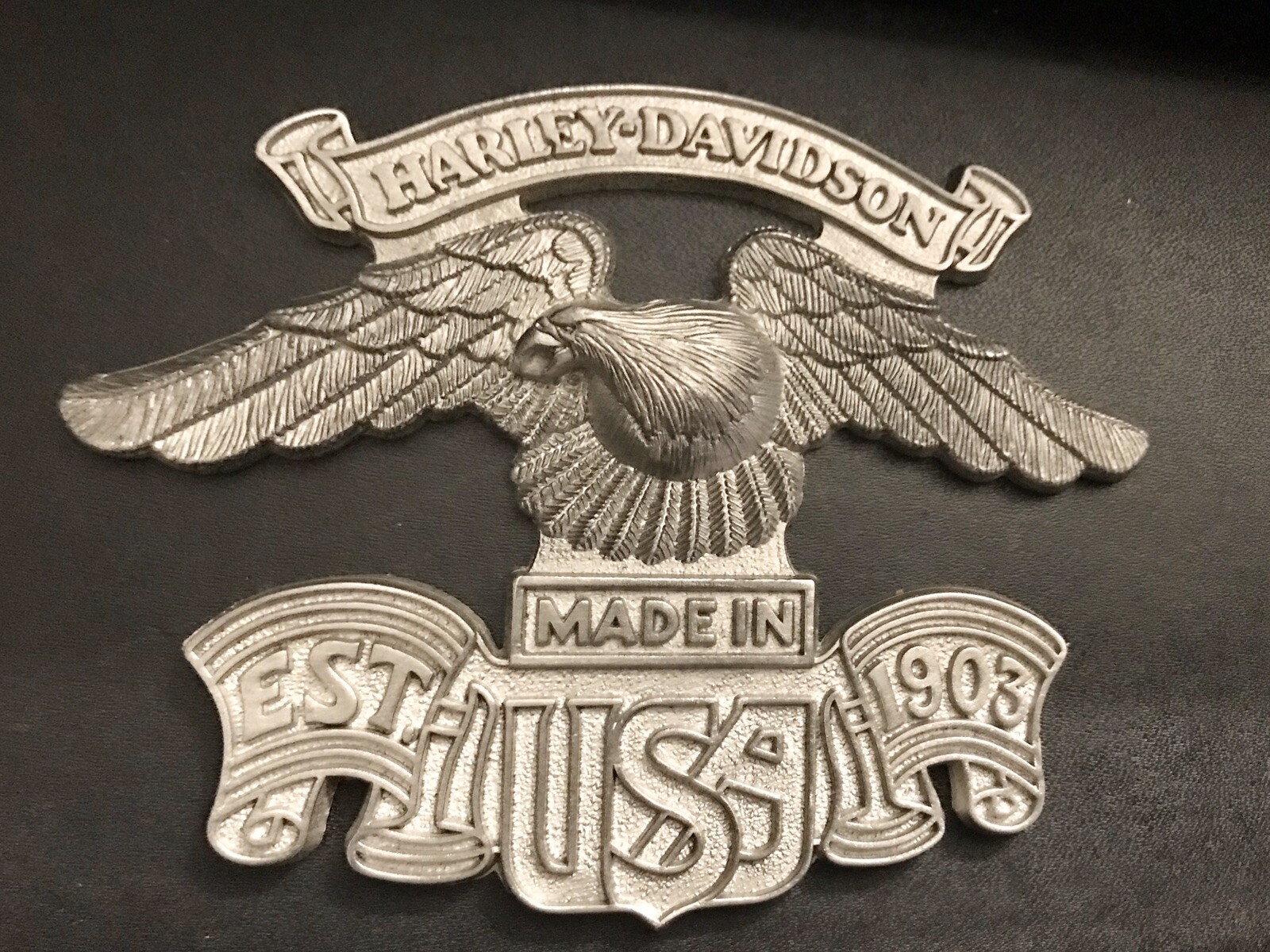 HARLEY-DAVIDSON MOTORCYCLES EAGLE USA WING  MEDALLION METAL EMBLEM PLAQUE