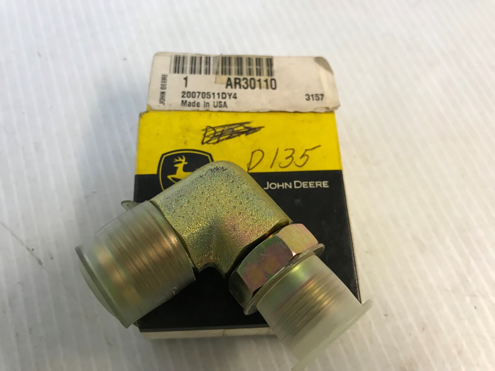 AR30110  GENUINE John Deere  ELBOW FITTING   Replaces GG230-32219