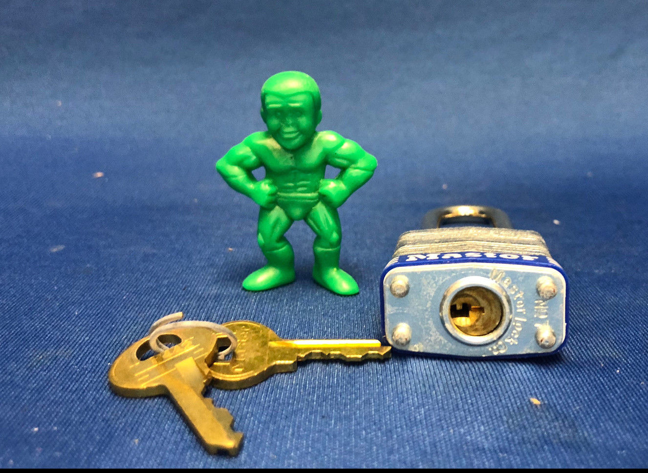 Master Lock 7KALF Commercial Laminated 1-1/8" Padlock