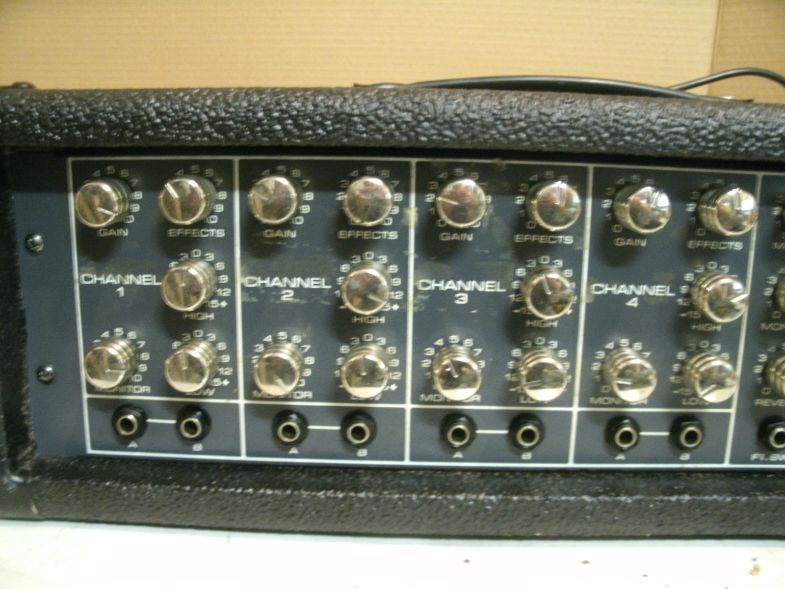 Peavey XR-400 MIXER / Amplifier