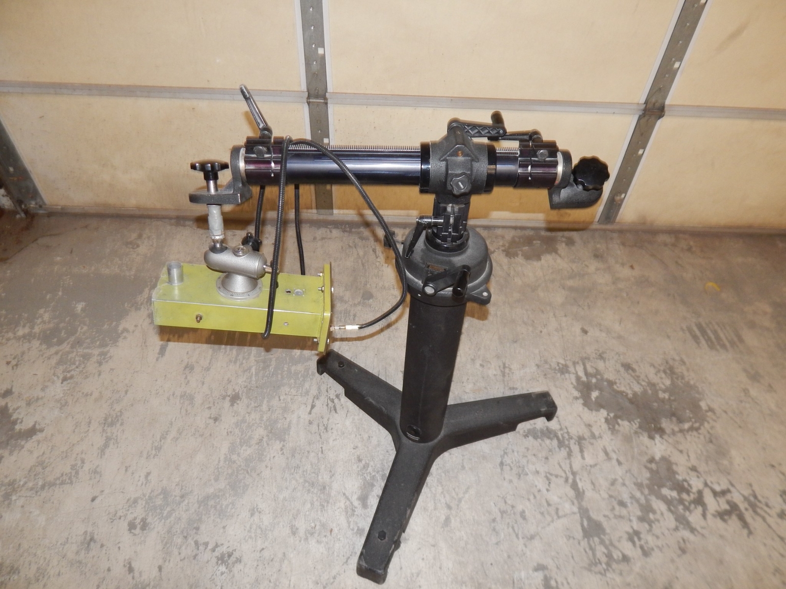 *LL* MICROWAVE ATTENUATOR ON ADJUSTABLE TRIPOD STAND (#4277)
