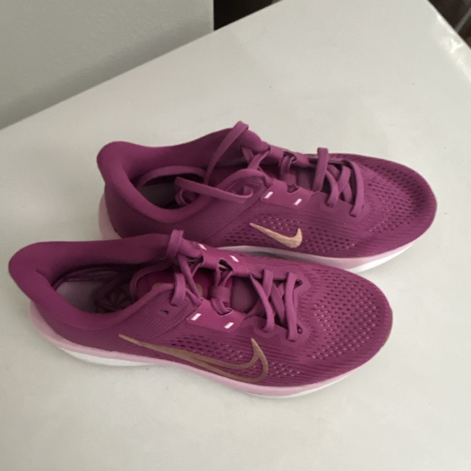 Nike Men's Low Top Lace Up Running & Jogging Sneakers Purple White Mesh