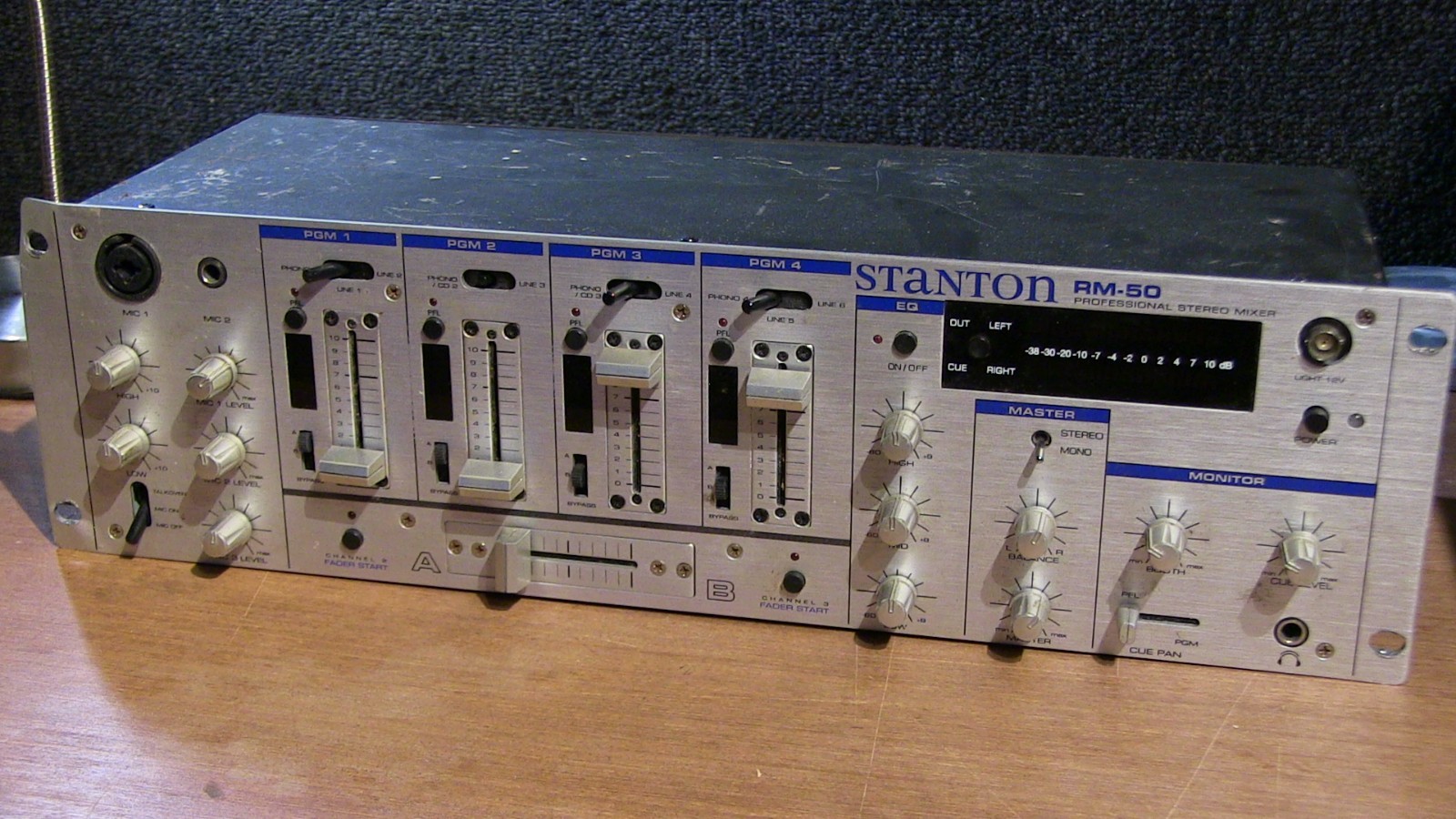Stanton RM-50 Professional Stereo Mixer (No Power Cord)