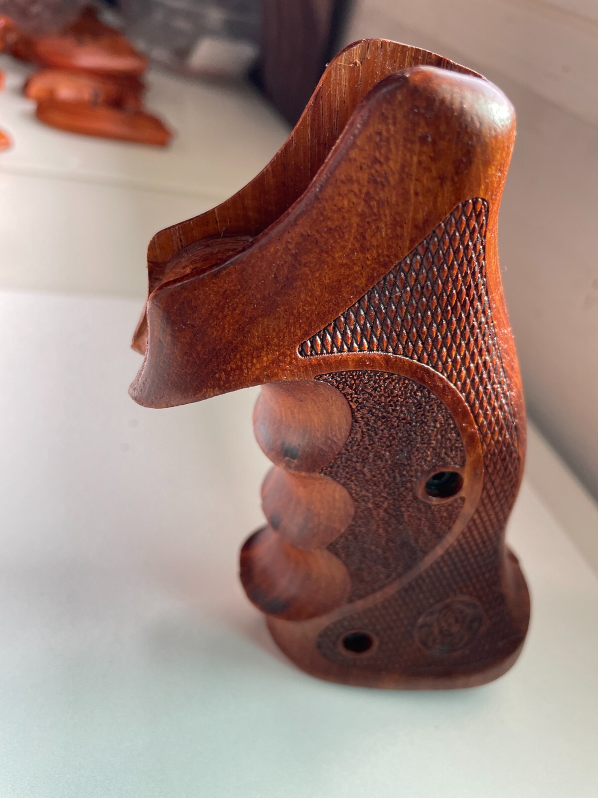 Prof.Target Grips for S&W N FRAME ROUND BUTT Revolver; Rough &checker close back