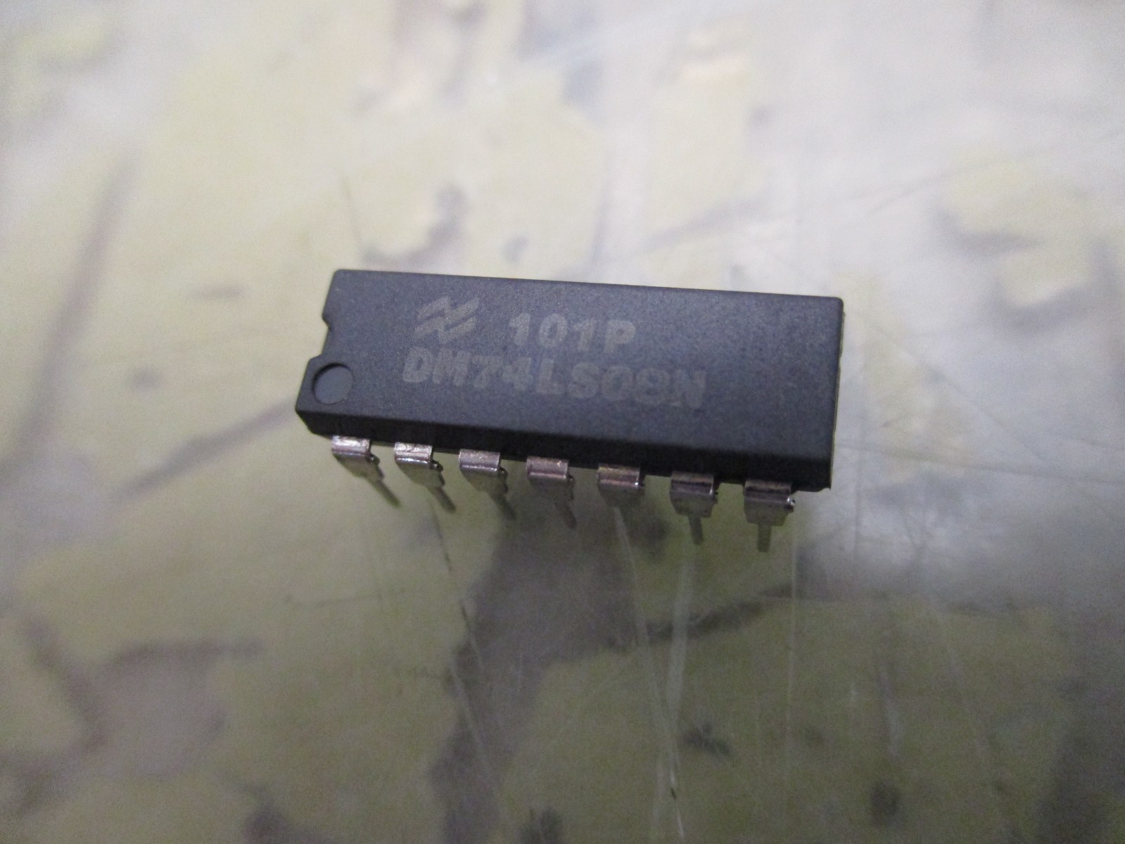 Lot of 20 National Semiconductor DM74LS08N 4 Channel Gate ICs [4*W-22.45]