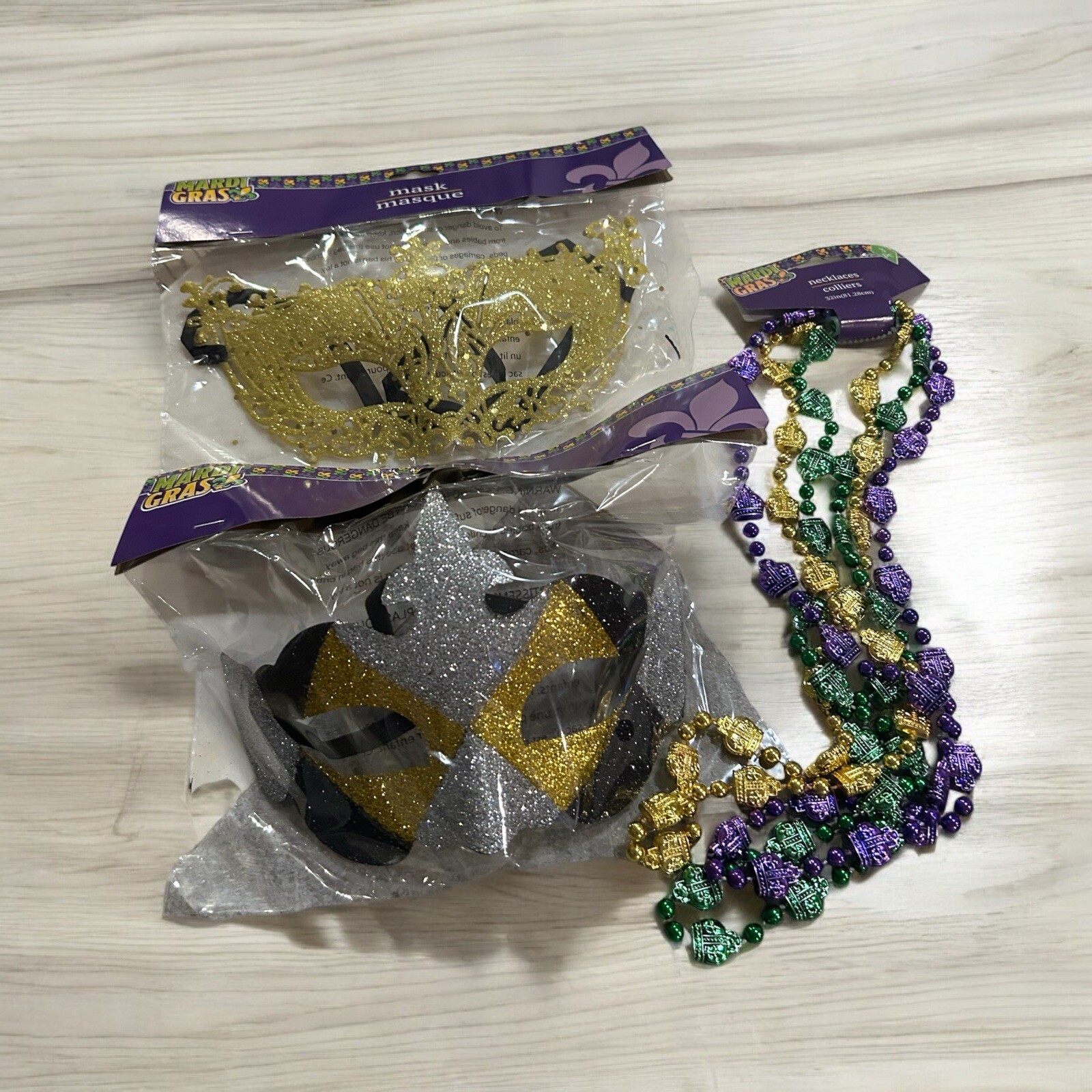 2 Mardi Gra Mask & Beads
