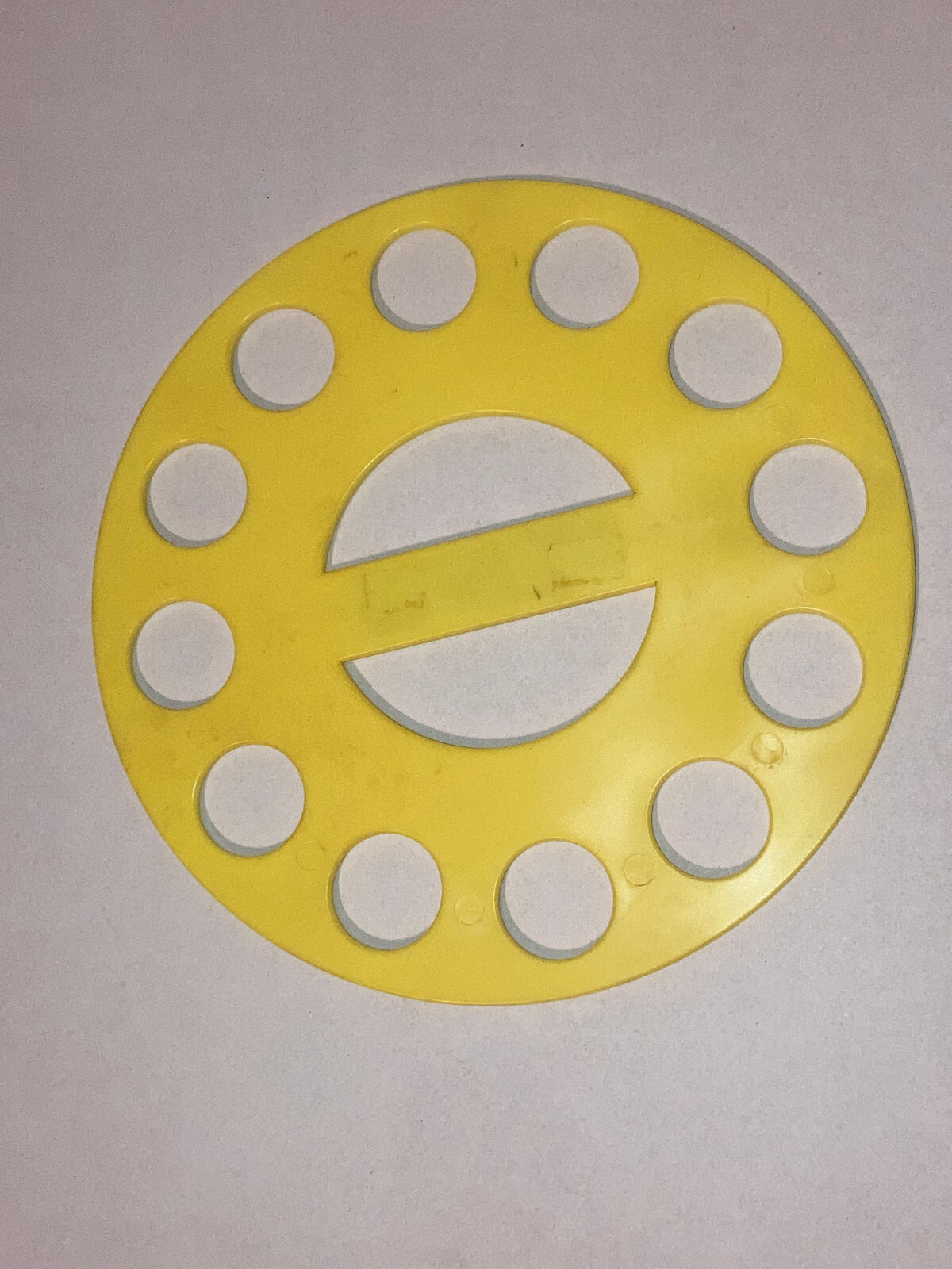 Needle Arts Society Yellow Magnet Round Yarn Thread Holder Organizer