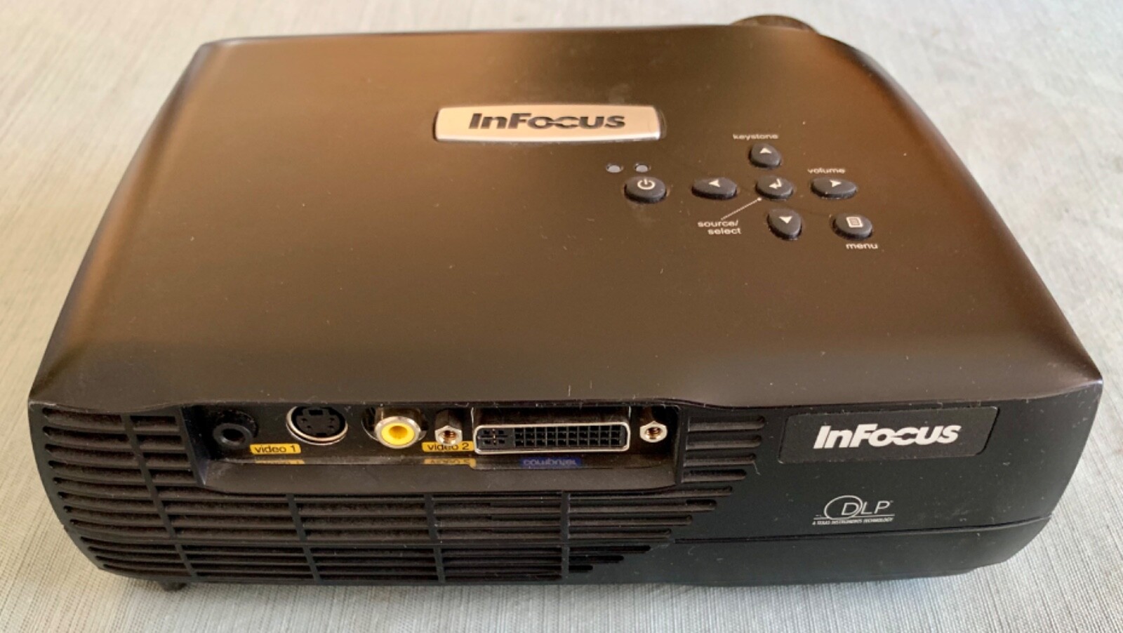 InFocus IN10 Portable DLP Projector LP-70