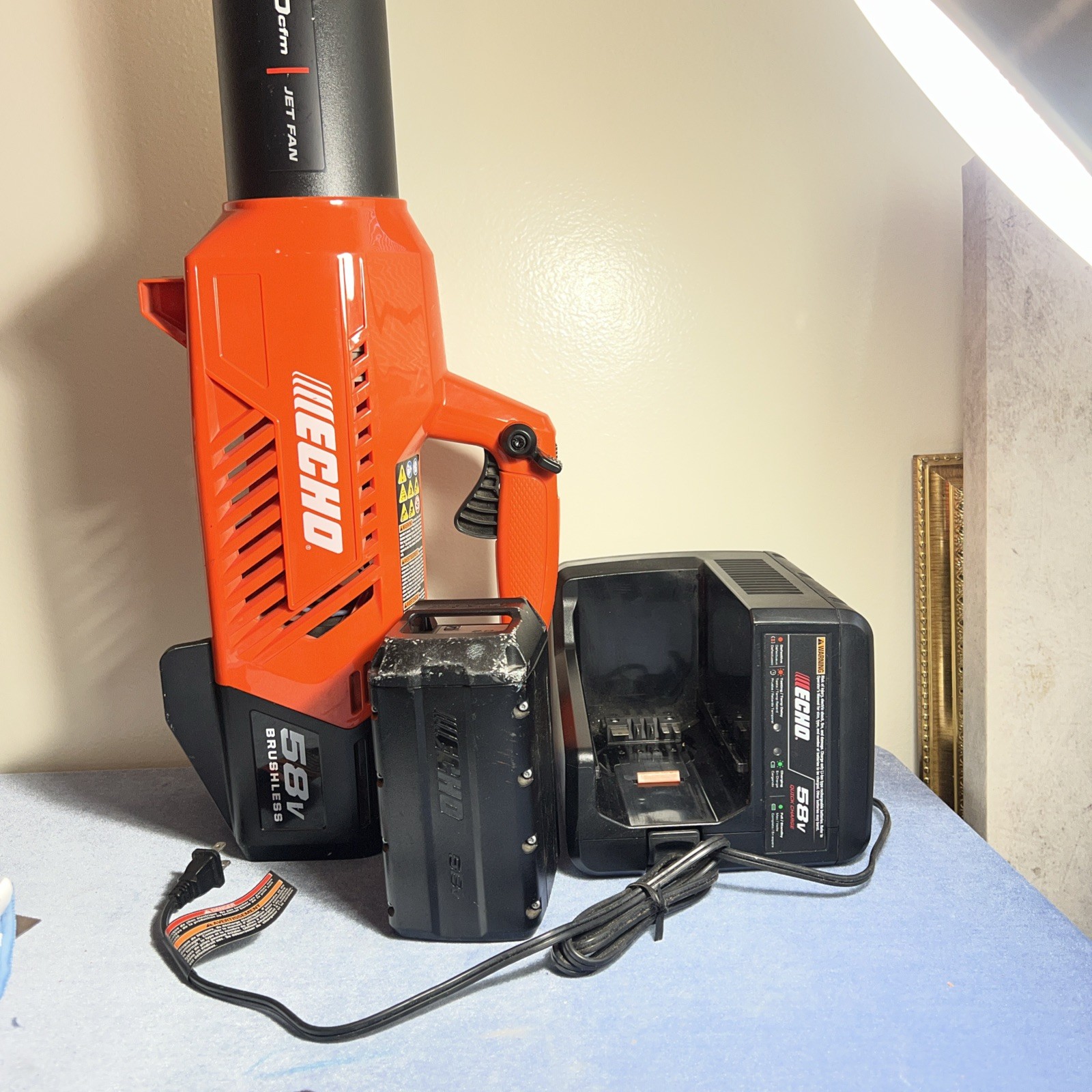 ECHO Leaf Blower, 58V 2AH, with Battery and Charger