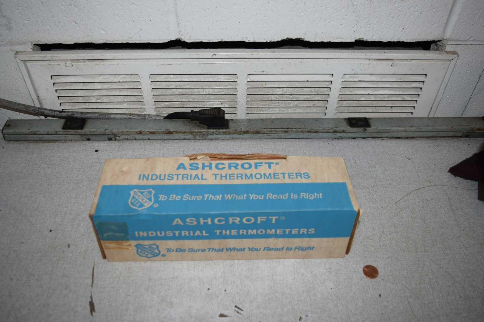 Ashcroft 3" Bimetal Thermometer 30AI60R 50/300F