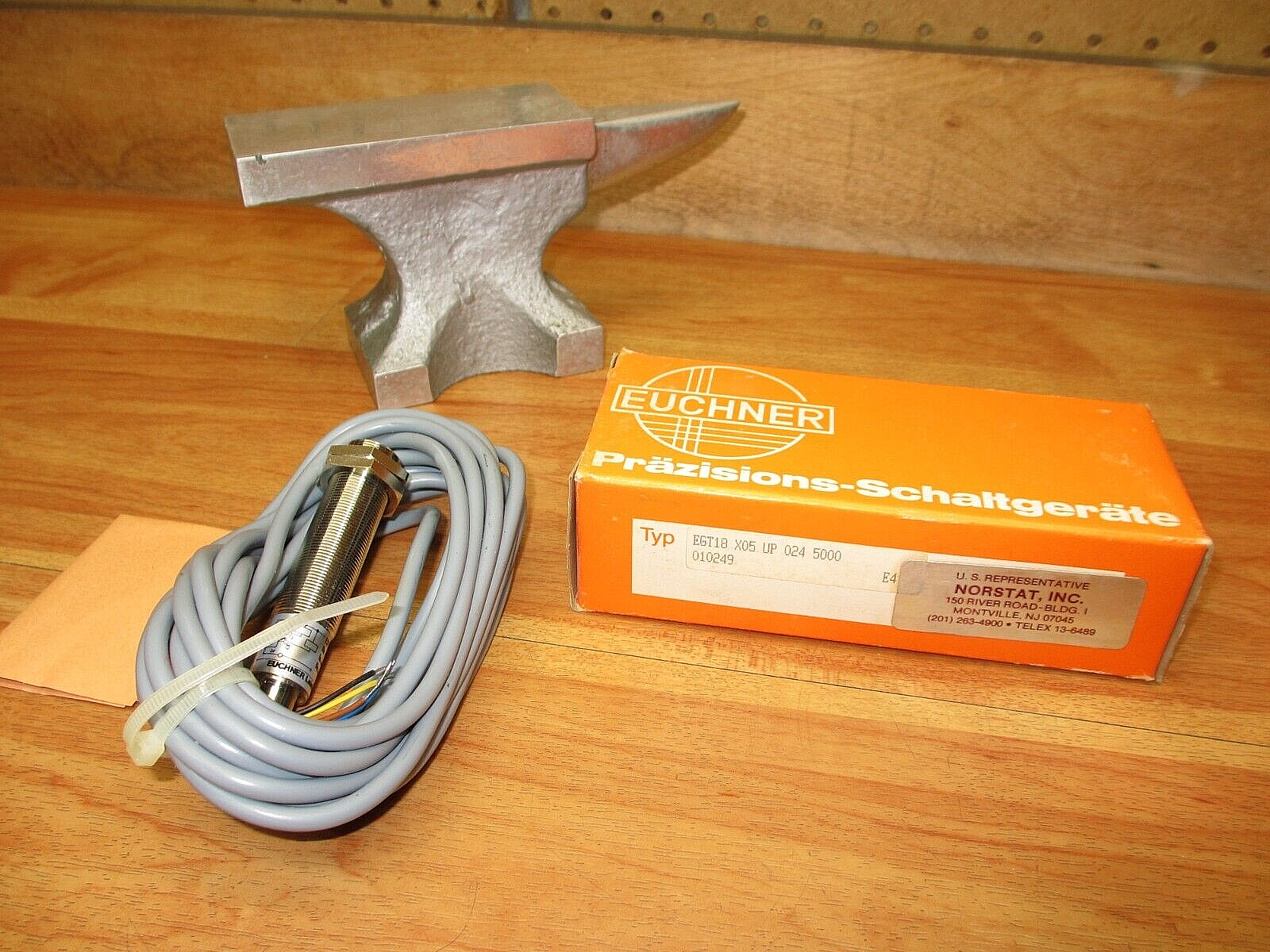 Euchner EGT18 X05 UP 024 5000 *NEW* Proximity Switch Sensor 010249
