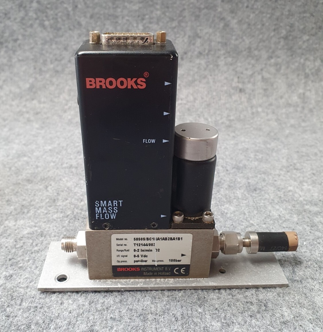 BROOKS INSTRUMENT 5850S / BC1HA1AB2BA1B1 SMART MASS FLOW